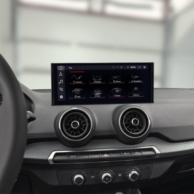Sumontuotas multimedijos ekranas Audi Q2 automobilyje.